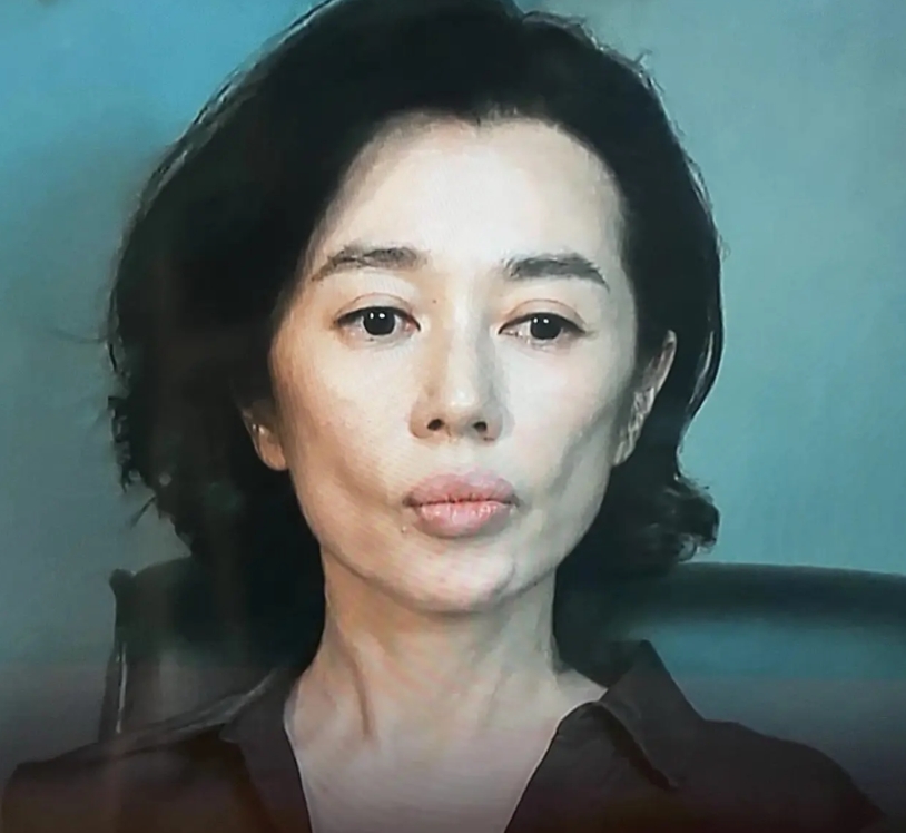 49岁余男《目之所及》嘟嘟唇令人出戏！年轻时面容丰满好看，现在双颊无肉嘴唇撅着，