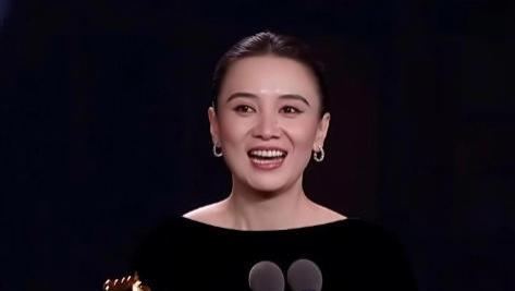 宋佳荣获金鸡奖影后，成功的背后，离不开3个人的支持和帮助