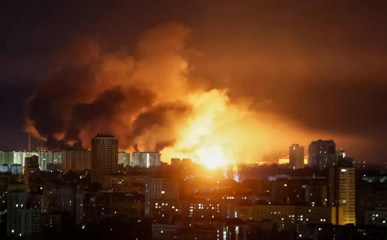 据乌克兰武装部队空军称，乌克兰军队一夜之间击落了6枚弹道导弹，并摧毁了245架俄