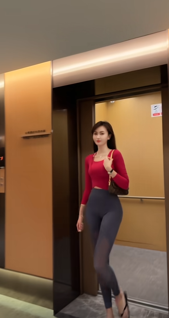 有谁知道她这个眼神是什么意思