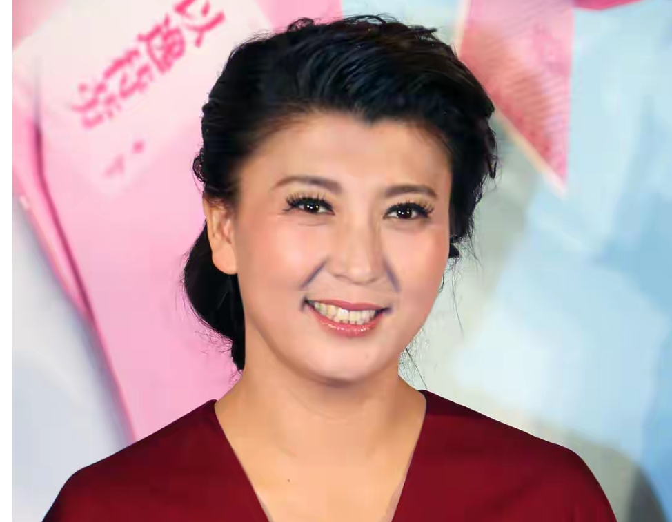 闫学晶事件迎反转：官媒犀利批评戳痛点，下架视频停直播暴露细节