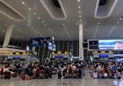 春节期间的火车旅行确实让人印象深刻，充满了各种故事和情感。你的经历让我想起了这段