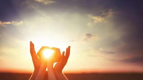 人到中年，最好的活法: 物质低配，家庭高配，精神顶配