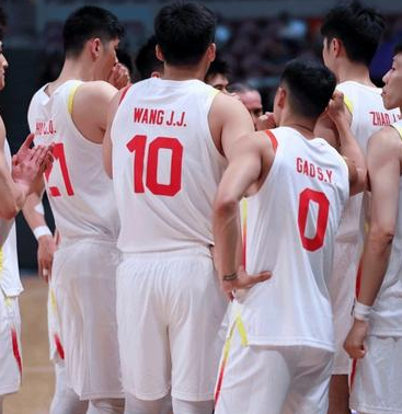 中国男篮将和北控进行热身赛。据媒体人球圈赵探长透露，中国男篮将和北控男篮进行一场