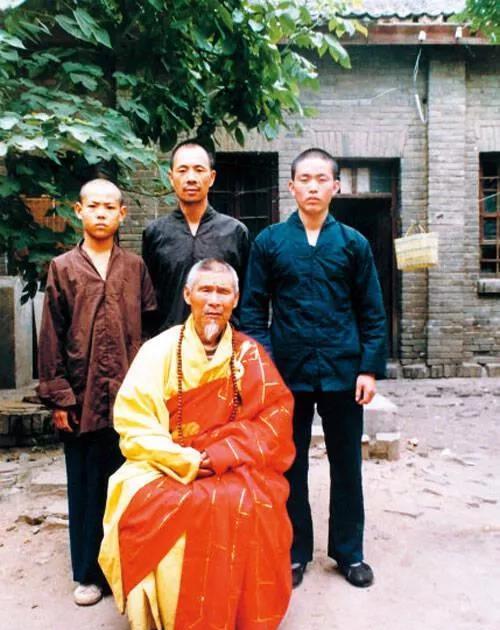 这张图片可珍贵啦！
谁都不会想到，图片中一位19岁的年轻人，3年后会成为天下第一