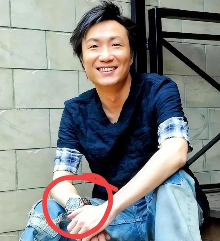 阿sa在家要笑出声了吧，
因为她那每月只给8000抚养费的抠搜“爹宝男”前夫郑中