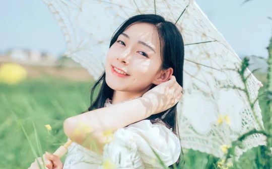 总裁妻子以替我出气为由捧杀男应届生，可我知道，她是假戏真做，真心捧他上位