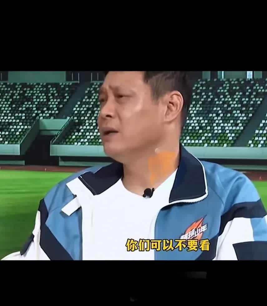 有主持人问范志毅，现在骂国足的球迷很多，这个时候足协和圈内人是应该热处理还是冷处