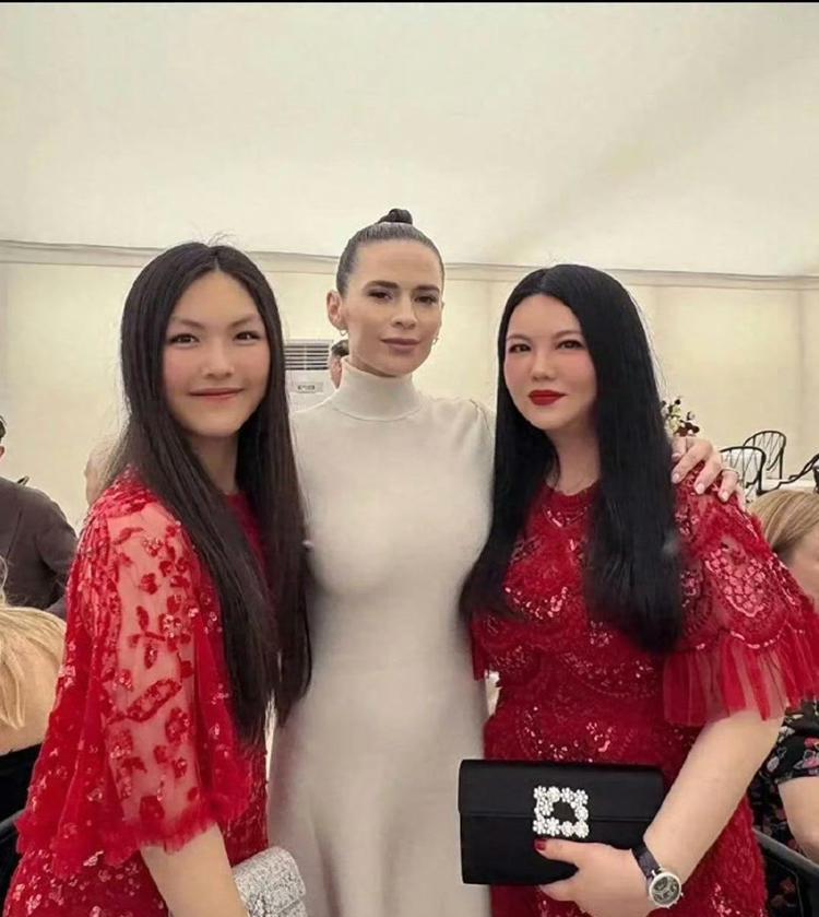 王诗龄好像真的没有少女期，直接从童年跳到了成熟女性的阶段，也不知道她妈妈怎么想的