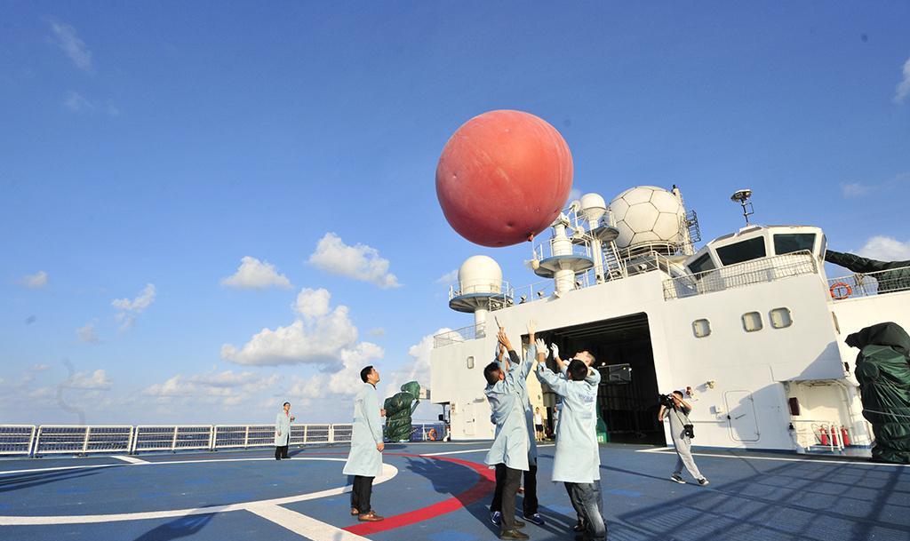 《远望 5 号船圆满完成海上测控任务凯旋》
远望 5 号船在圆满完成 3 次海上