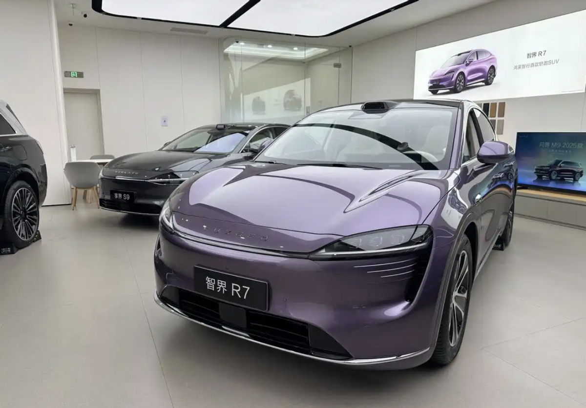 智界全系车型官降2万块，显然是冲着小米YU7来的