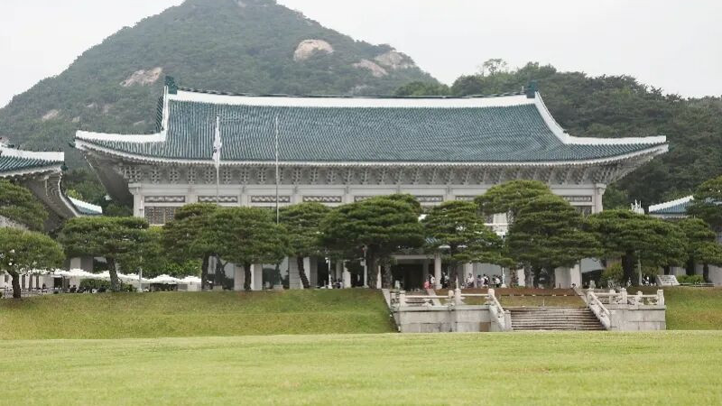 韩国总统府下周迁回青瓦台，凤凰旗升起标志政坛回归传统
