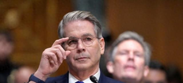 美国财政部长服软求和











美国财政部长居然求和了！怎么回事？原
