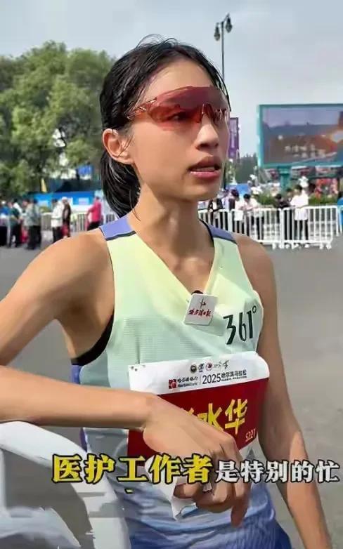 最快女护士把事闹大了！
近日，关于马拉松爱好者张水华事件在网络上引发热议，彻底火
