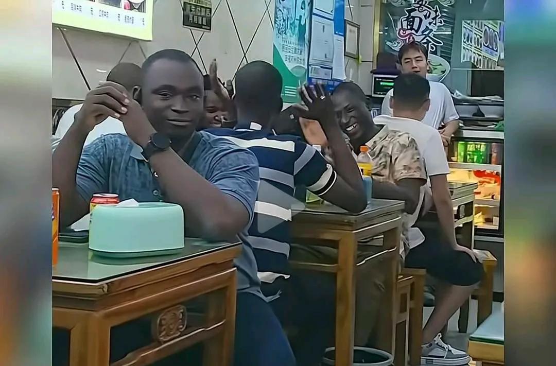 我的妈呀！
我们帮助了非洲几十年，本来是希望他们能够把自己的家乡建设好，没想到最