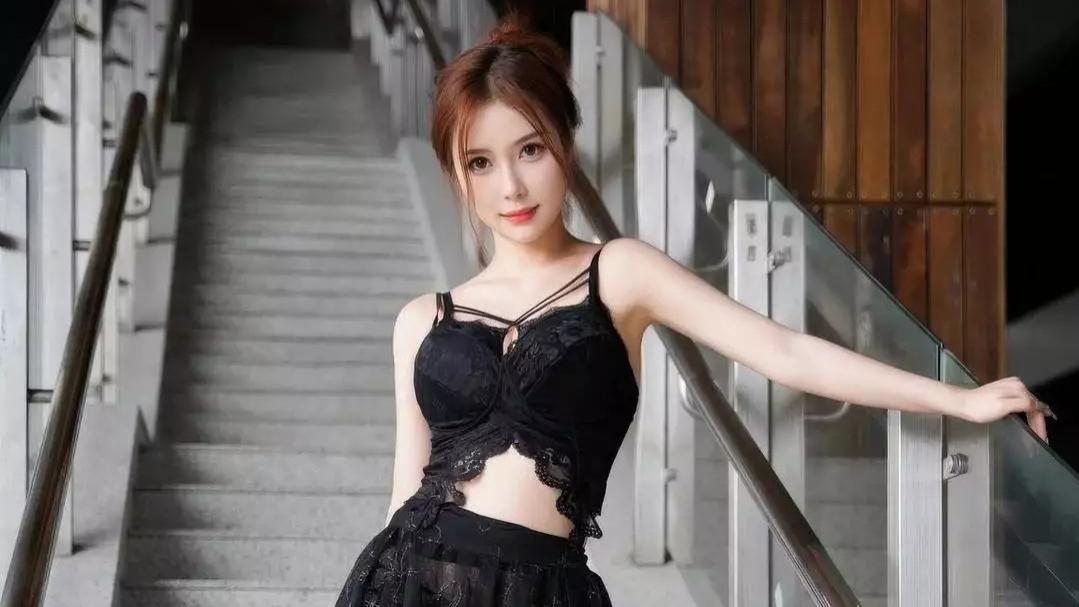 黑色吊带蕾丝裙，尽显高级神秘感！