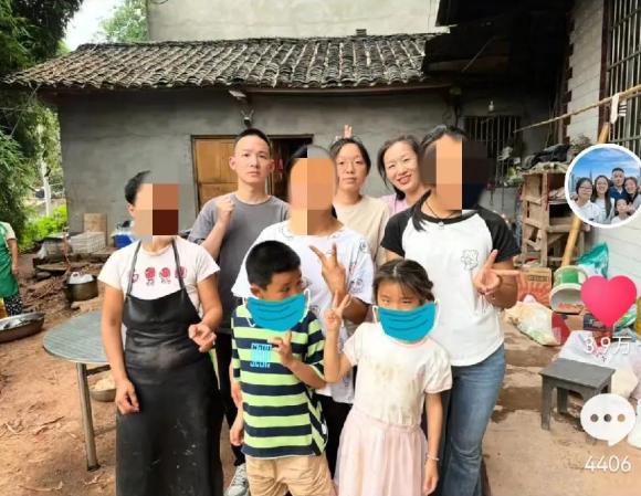 许健华直播停播，并非业绩或学业原因。



原来，谢浩男带着妻子许健华和女儿“大