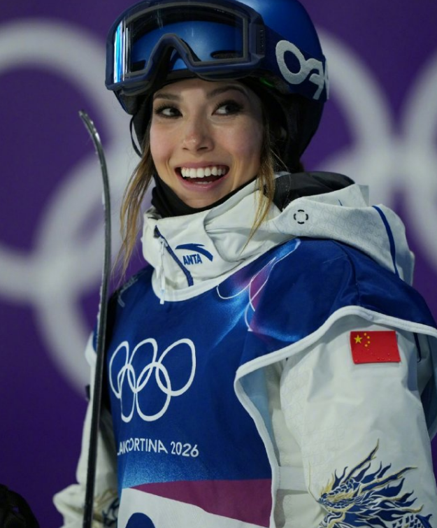 当地时间2月14日晚，米兰冬奥会女子自由式滑雪大跳台资格赛在利维尼奥雪上公园展开