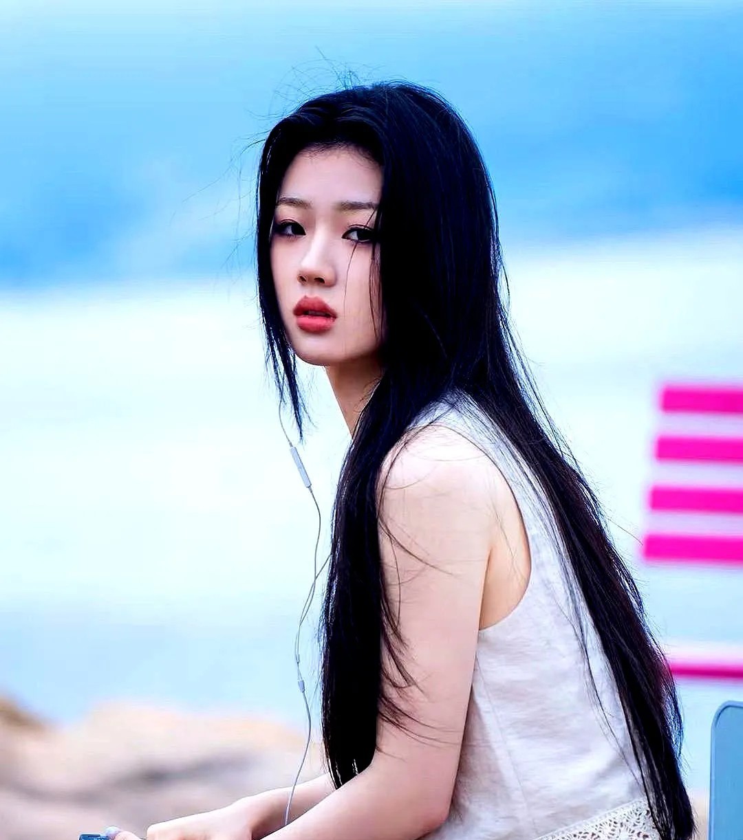 我敢打赌，单依纯绝对不会交男友。不是没有男生追她，也不是她不喜欢男生，而是她真的