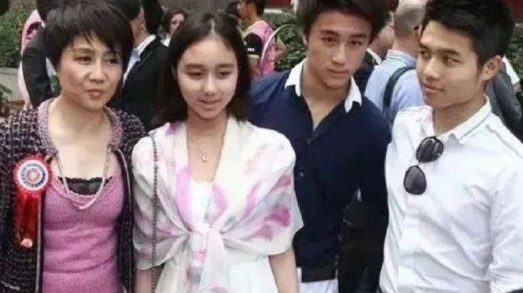 赌王家只剩何超欣没有出嫁了！