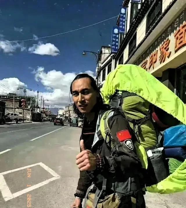 邻村前些年发生了一起离奇的毕业大学生失踪案件
这个大学生毕业后，一开始说是在国家