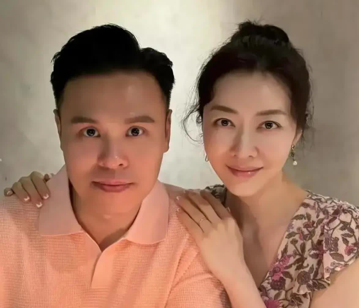 熊黛林嫁的其实不是豪门，老公的身家比郭富城差远了，但肯定也是土豪级别，她老公身价