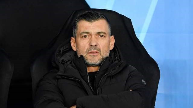 AC米兰四前锋战术为何惨败？专家深度解析