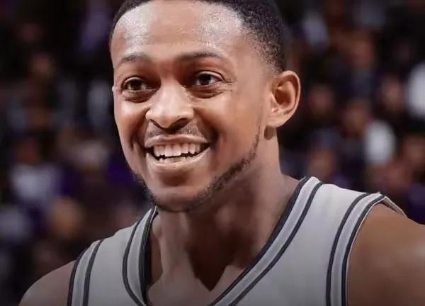 重磅！福克斯4年2.29亿顶薪续约马刺，无球员选项锁死至2029年
NBA又爆大