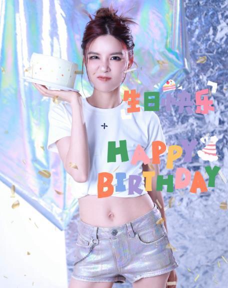 #苏醒为老婆庆30岁生日# 苏醒老婆廖语辰发出18岁生日写真，18岁的姐姐好漂亮