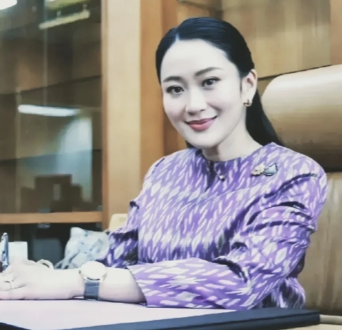 洪森这次彻底颜面扫地。
在柬埔寨特种兵踹开电诈园区的铁门时，洪森的儿子洪玛奈正亲