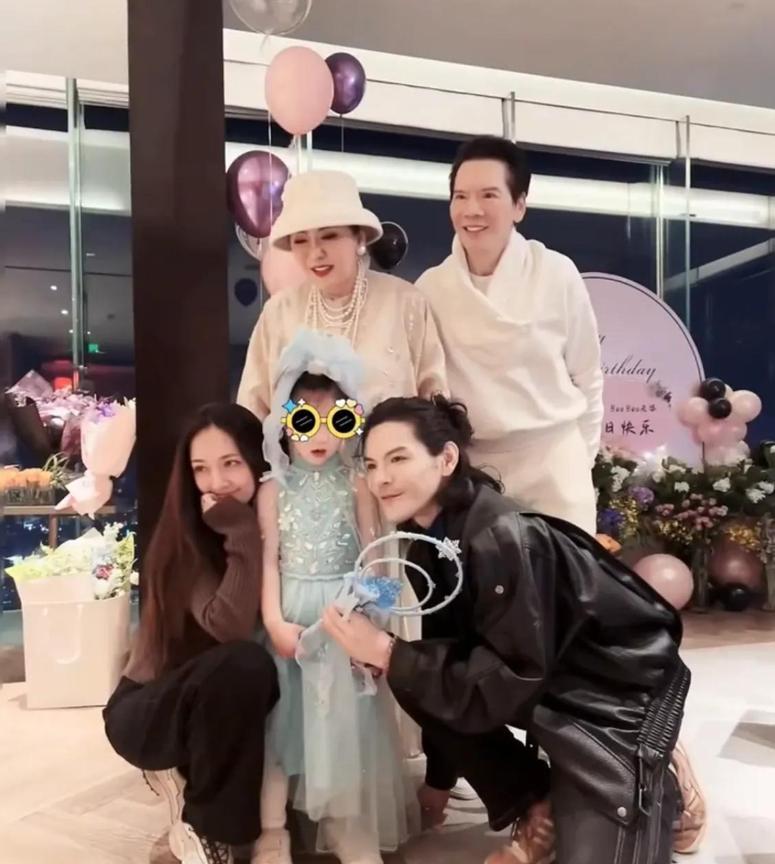 郭碧婷，引发热议！
4月9日，郭碧婷婆婆向太在社交平台发布视频，视频中，郭碧婷的