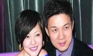 许雅钧微博停更四月，小S婚姻状况引猜测

许雅钧，这位曾经的“晒妻狂魔”，微博已