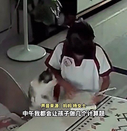 暖心了。广东，一女孩每天中午放学回家时，妈妈都会给她布置几道计算题练习，结果这天