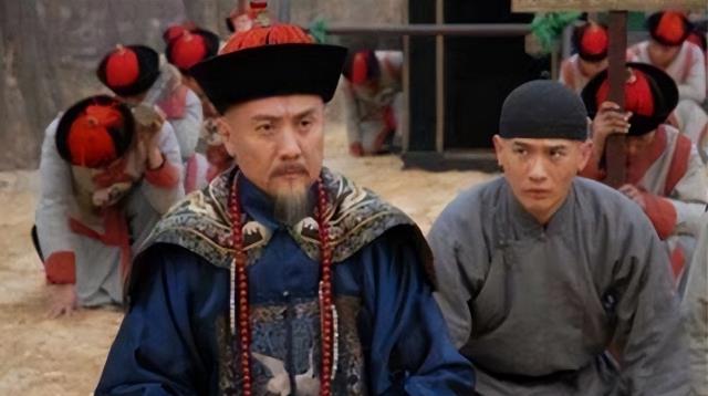 1734年，俞鸿图被雍正皇帝处以腰斩。由于刽子手给了他一个慢死，被斩为2截的俞鸿