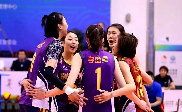 天津女排把国家队打包带走！
国手搬家天津惊呆
江苏慌不慌？
封训两个月，每天多扣