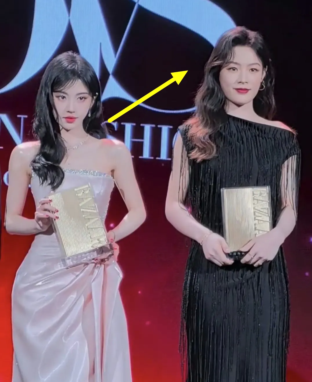 陈丽君，

又给所有女人上了一课，

千万不要和美女同框，尤其是四千年难遇的大美