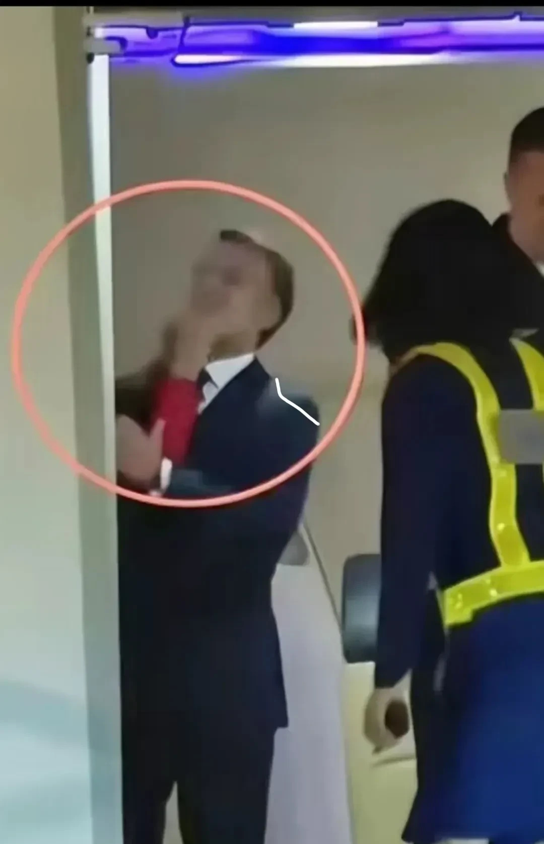 法国总统马克龙的越南尴尬之行











---









