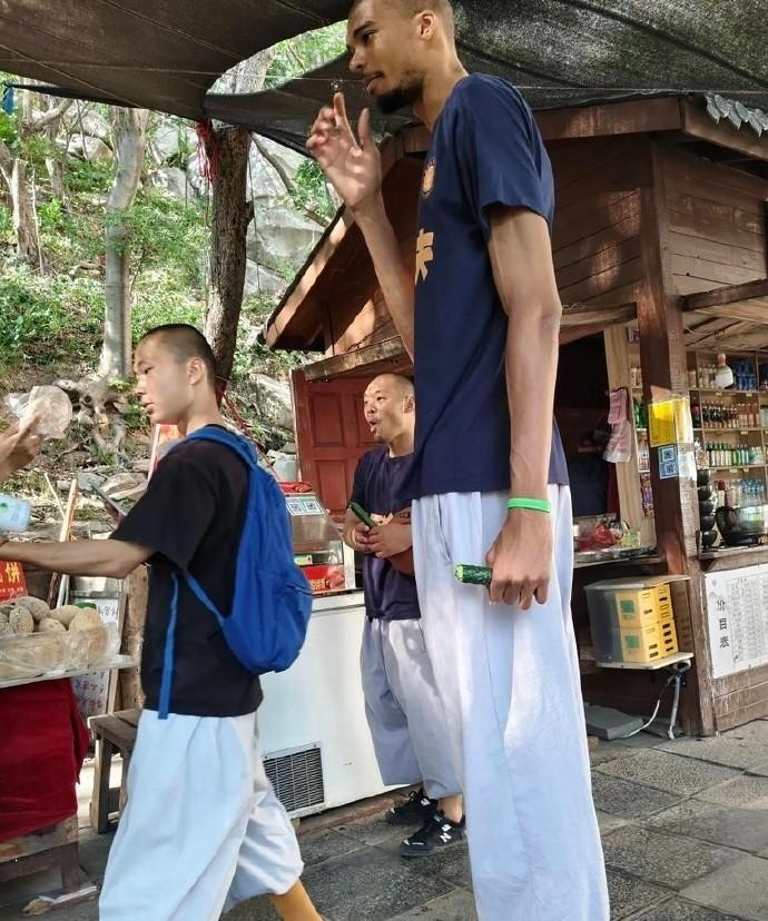 文班亚马：啥？到手的兰特要飞了？
早在文班亚马剃度成佛之前，就传出马刺是杜兰特首