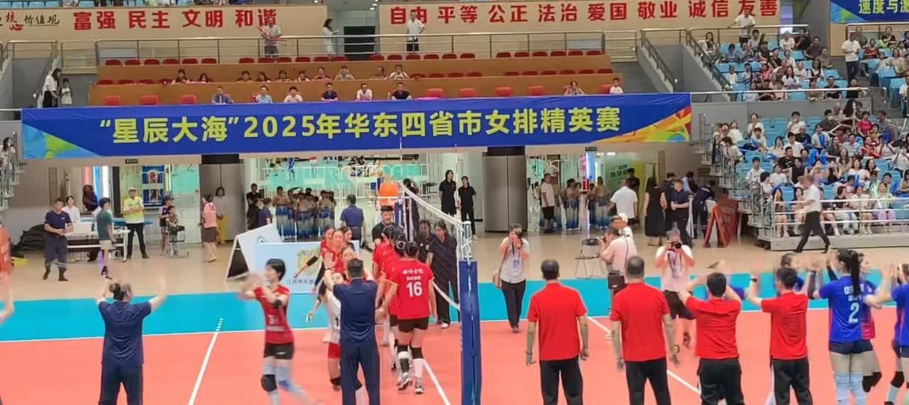 浙江女排3-1江苏夺取华东四省市排球精英赛冠军。江苏队在本场比赛中用常子鑫打主攻