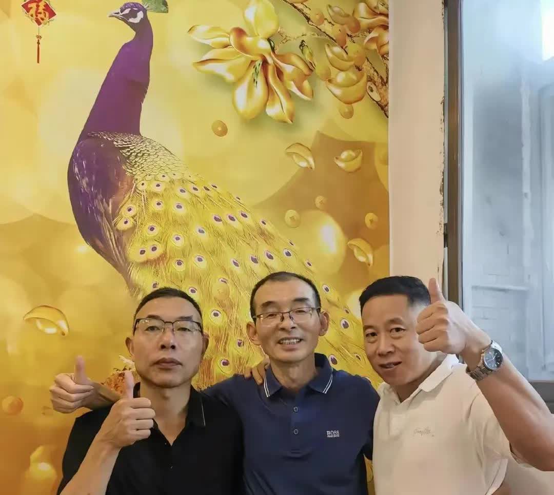 谢岳最应该感谢的人出现了，
不是一直在替他说好话的前妻，不是丢20多年却深明大