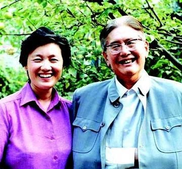 1973年，60岁的乔冠华刚丧妻不久，就执意要迎娶38岁的章含之，儿女们强烈反对