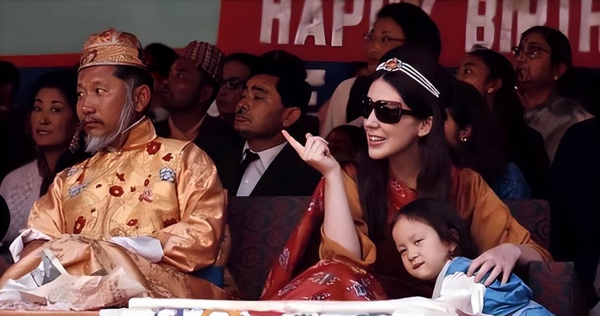 刚宣布要加入我国，并升起五星红旗，却在3小时后消失的国家！
1975年，印度军队