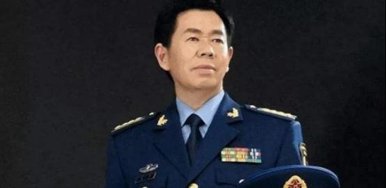 空军大校戴旭大声疾呼：“美国正在通过控制中国教育，培养亲美洋奴，其通过留学、发绿