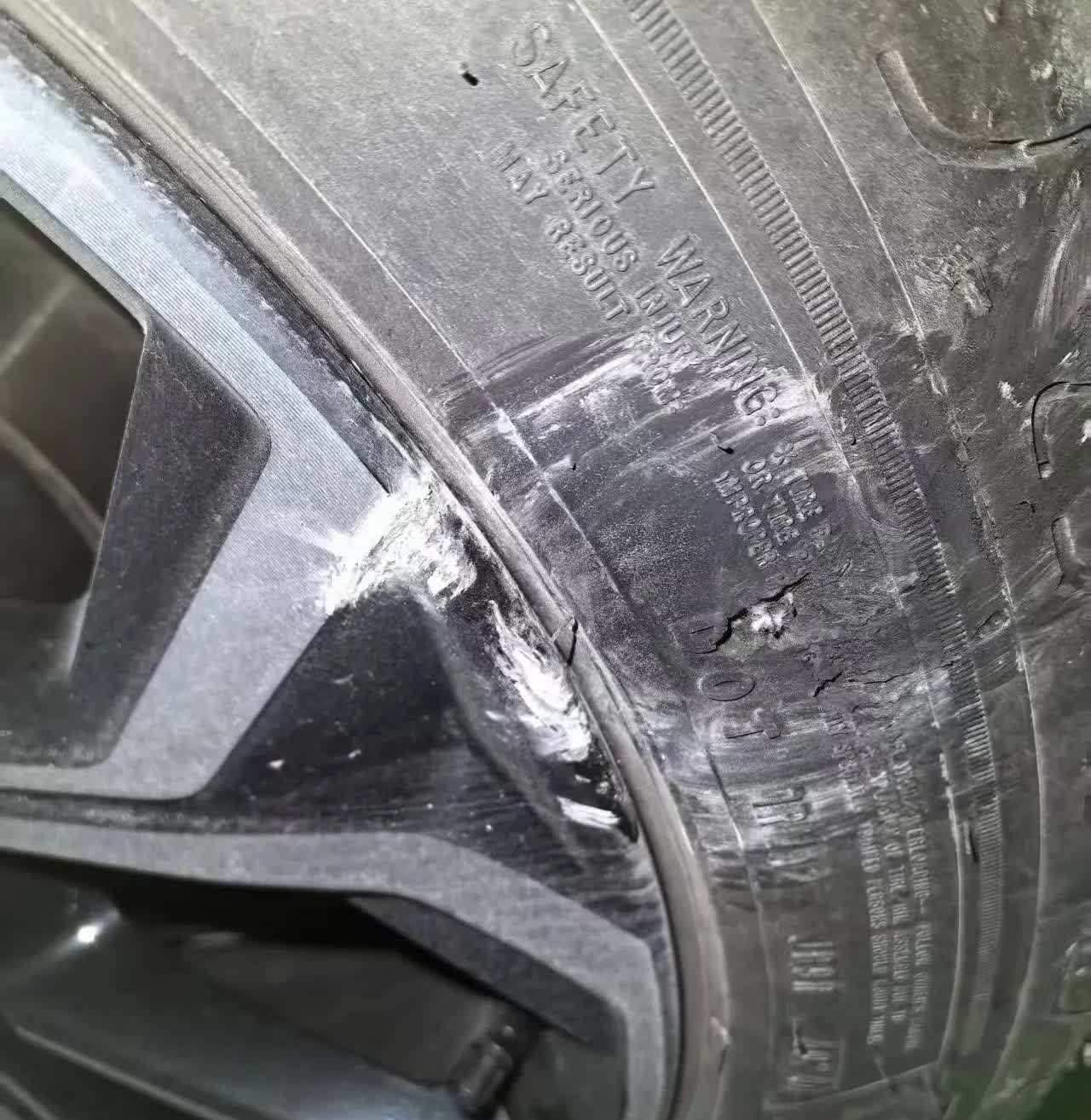广西，有一名男子在网上诉苦，前段时间他的妻子跟闺蜜驾车去旅游，结果在返程途中，汽
