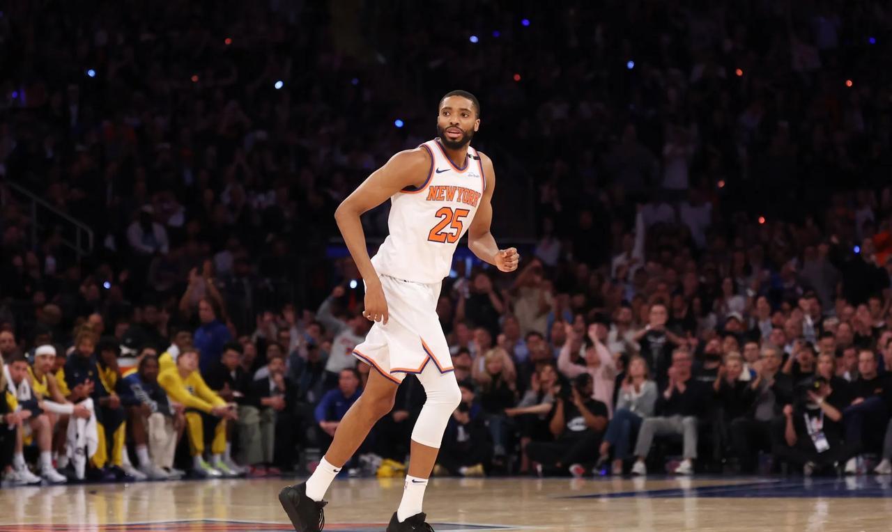 乌杜卡爱将续约停滞，火箭可三换一报价。他可补强火箭最弱一环，可惜小贾会成替补。