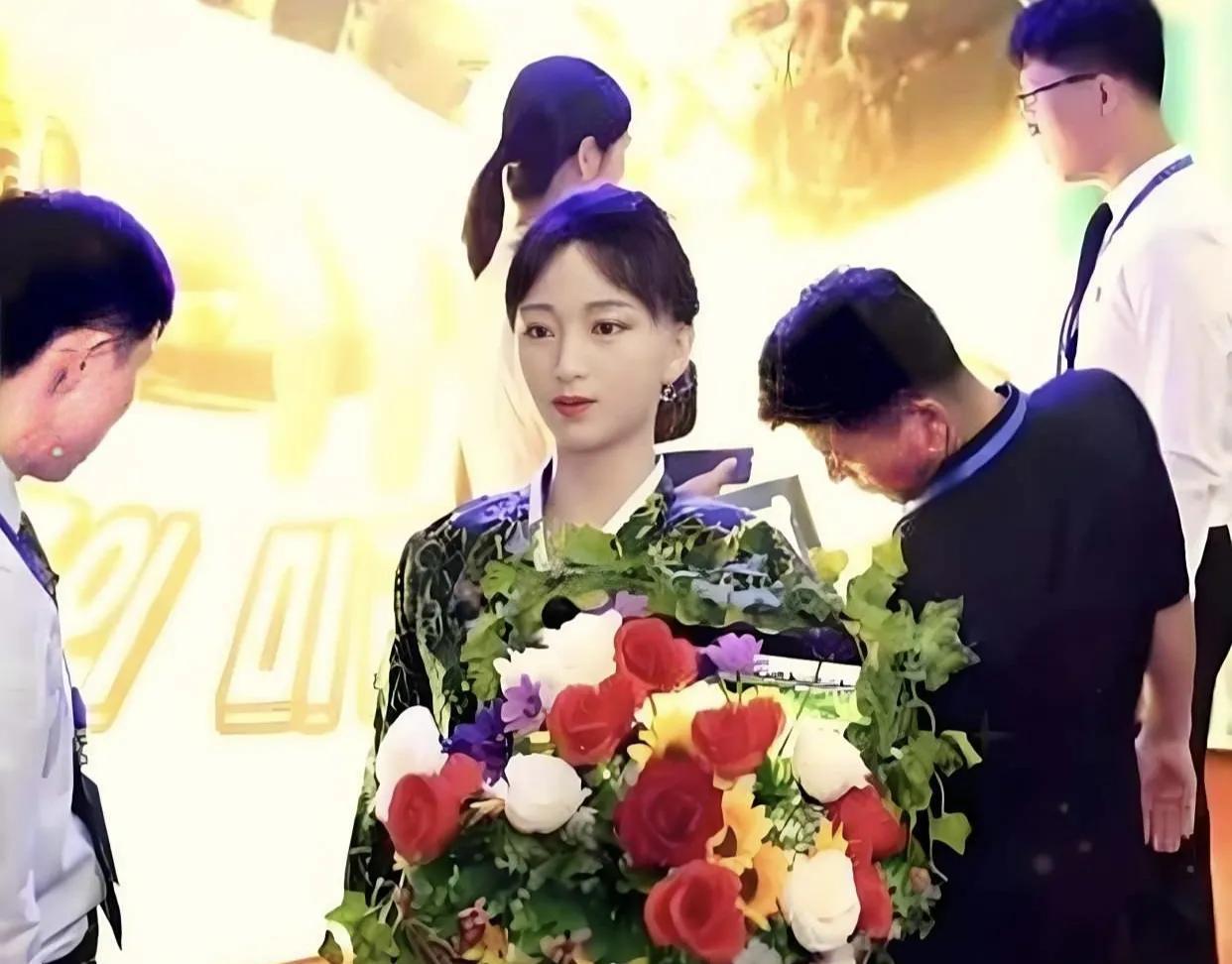 十年前，稍微有点规模的工厂都会上一个“模具部”，模具是工业之母嘛，工厂有自己的模