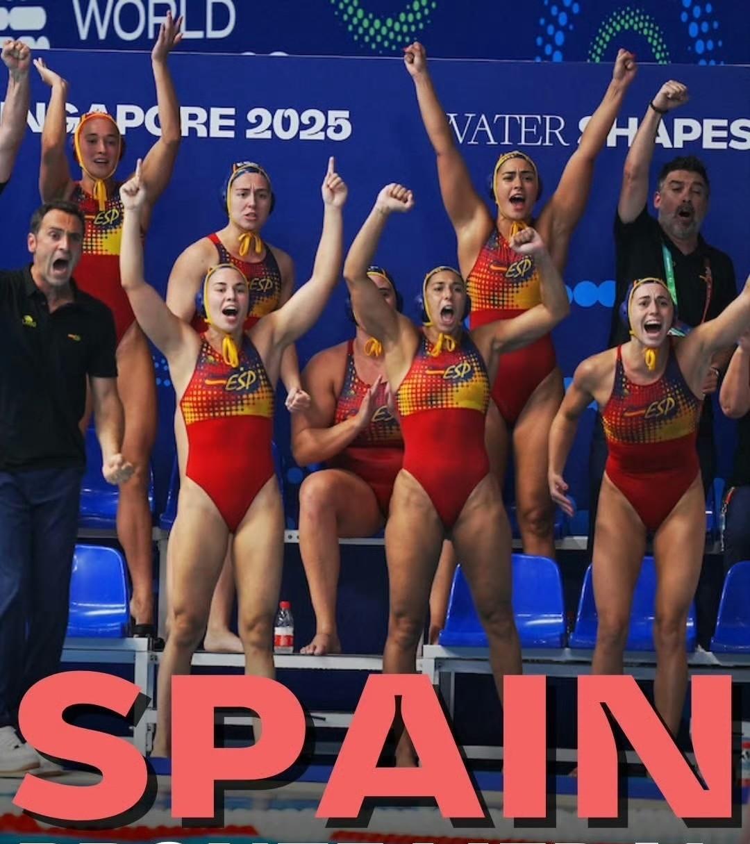 在与强劲的美国队的比赛中，以13-12的微弱优势险胜对手，锁定领奖台席位！冠军将