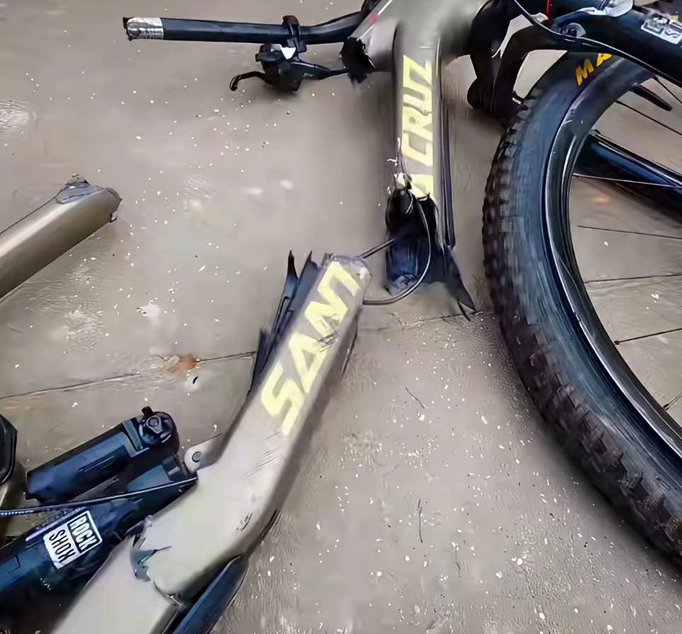 上万的碳纤不敌上百的铁杆自行车！