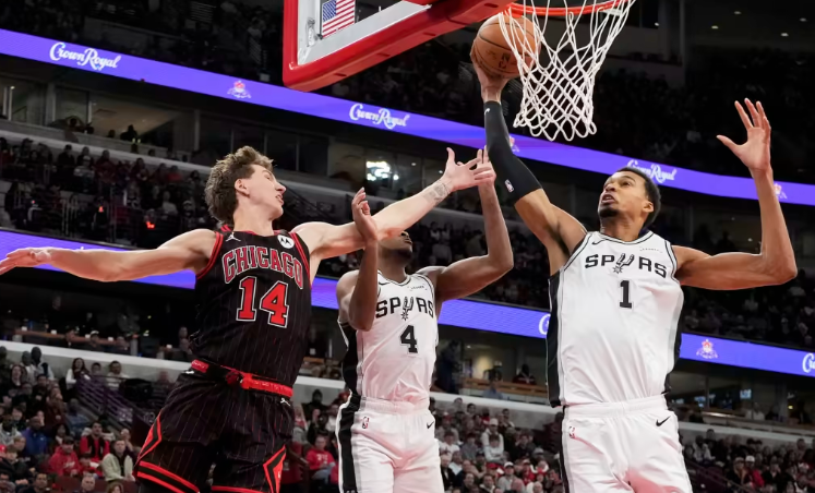 落后13分到逆转！文班亚马末节神迹：2记三分+1盖帽主宰生死，马刺7胜2负西部第二真相曝光