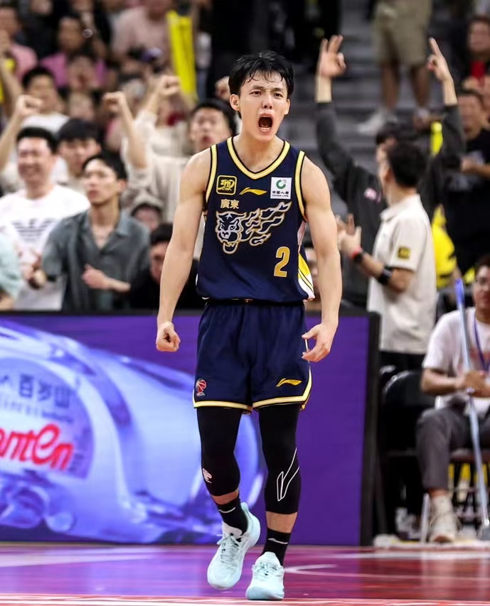 目前广东的基本盘是徐杰和萨林杰，最稳二人组，想赢下比赛还需看其他两外援发挥